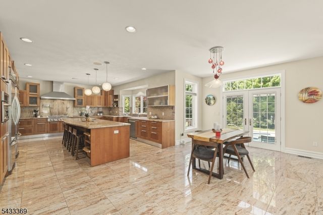 9 Lafayette Dr, Livingston Twp., NJ 07039