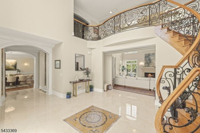 9 Lafayette Dr, Livingston Twp., NJ 07039