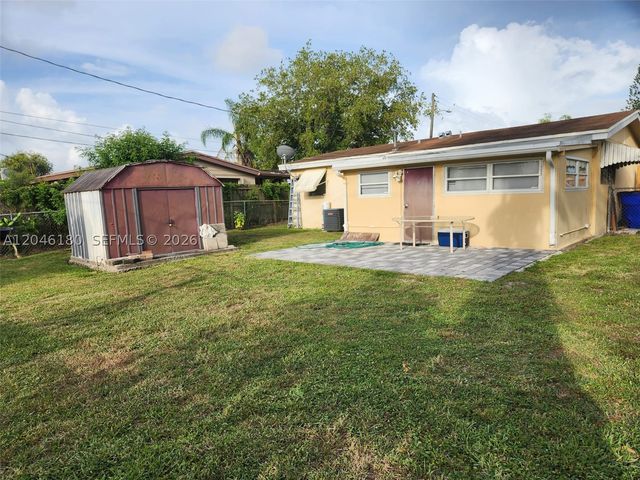 772 Gardenia Dr, Royal Palm Beach, FL 33411