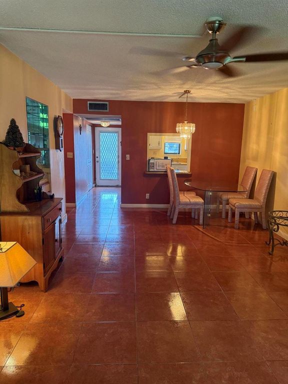 9440 SW 8th Street 110, Boca Raton, FL 33428