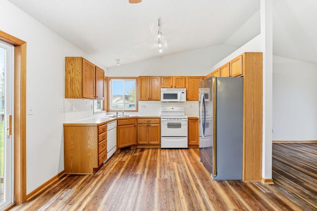 1490 Fireside Road, Waconia, MN 55387