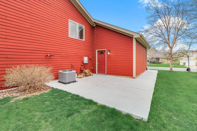 1490 Fireside Road, Waconia, MN 55387