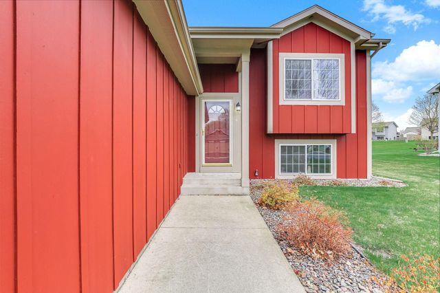 1490 Fireside Road, Waconia, MN 55387