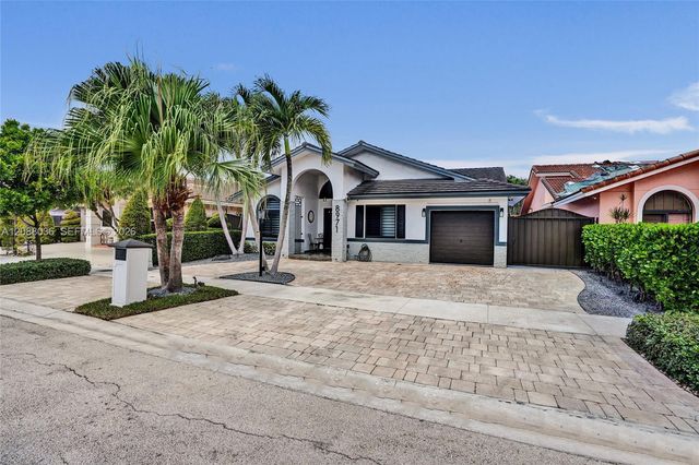 8971 NW 150th Terrace, Miami Lakes, FL 33018