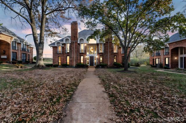 916 Claytonbrook Drive 1, Ballwin, MO 63011