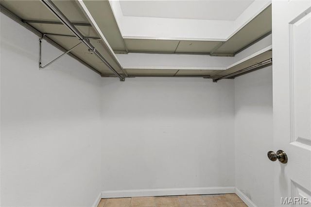 916 Claytonbrook Drive 1, Ballwin, MO 63011