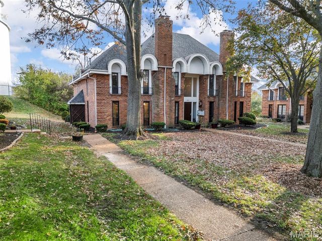 916 Claytonbrook Drive 1, Ballwin, MO 63011