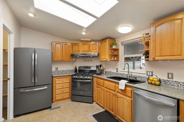 789 NE Reeds Meadow Lane, Bremerton, WA 98311