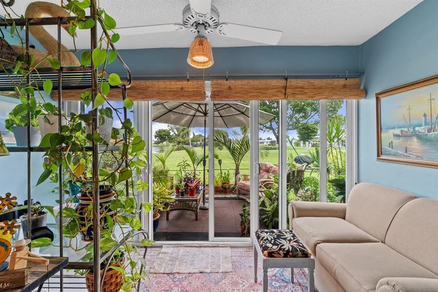 2017 SW Golf Lane 113, Boynton Beach, FL 33426