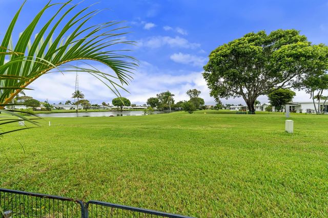 2017 SW Golf Lane 113, Boynton Beach, FL 33426