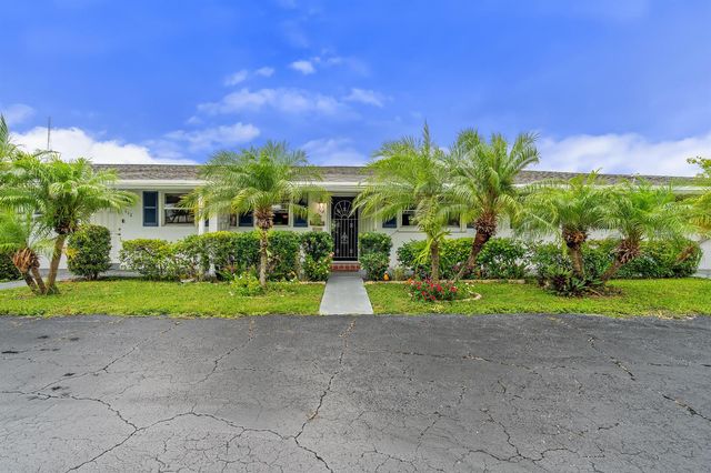 2017 SW Golf Lane 113, Boynton Beach, FL 33426