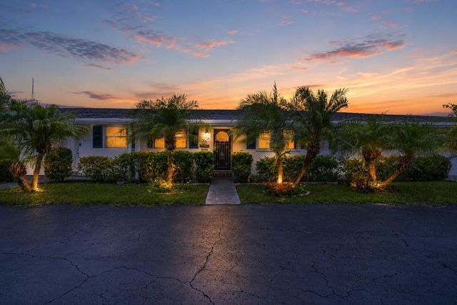 2017 SW Golf Lane 113, Boynton Beach, FL 33426