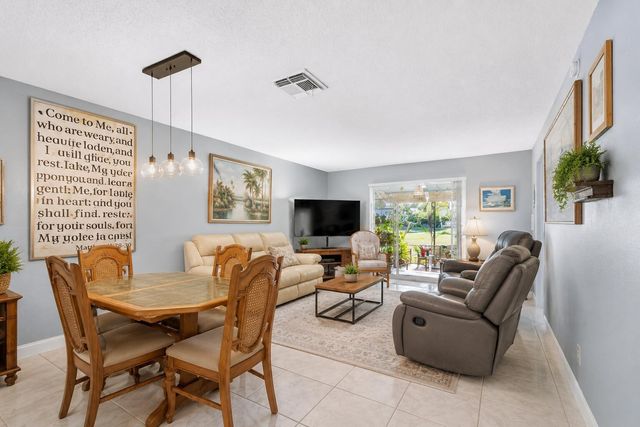 2017 SW Golf Lane 113, Boynton Beach, FL 33426