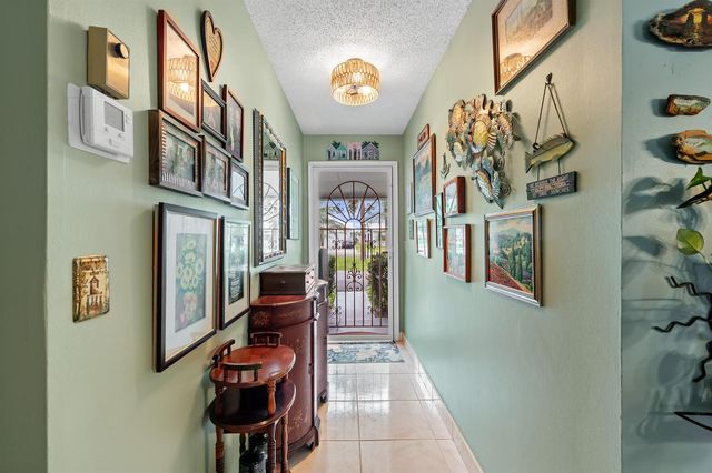 2017 SW Golf Lane 113, Boynton Beach, FL 33426