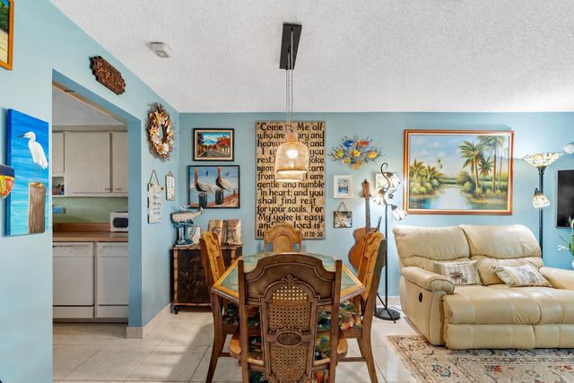 2017 SW Golf Lane 113, Boynton Beach, FL 33426