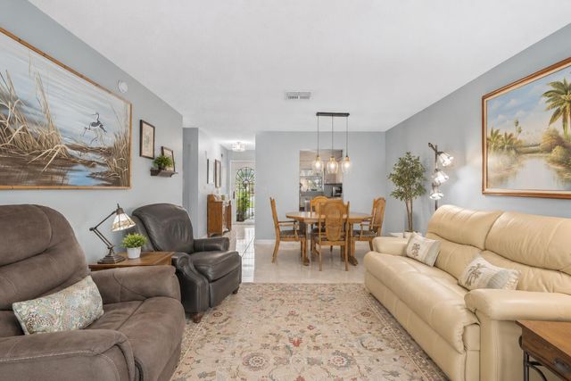 2017 SW Golf Lane 113, Boynton Beach, FL 33426
