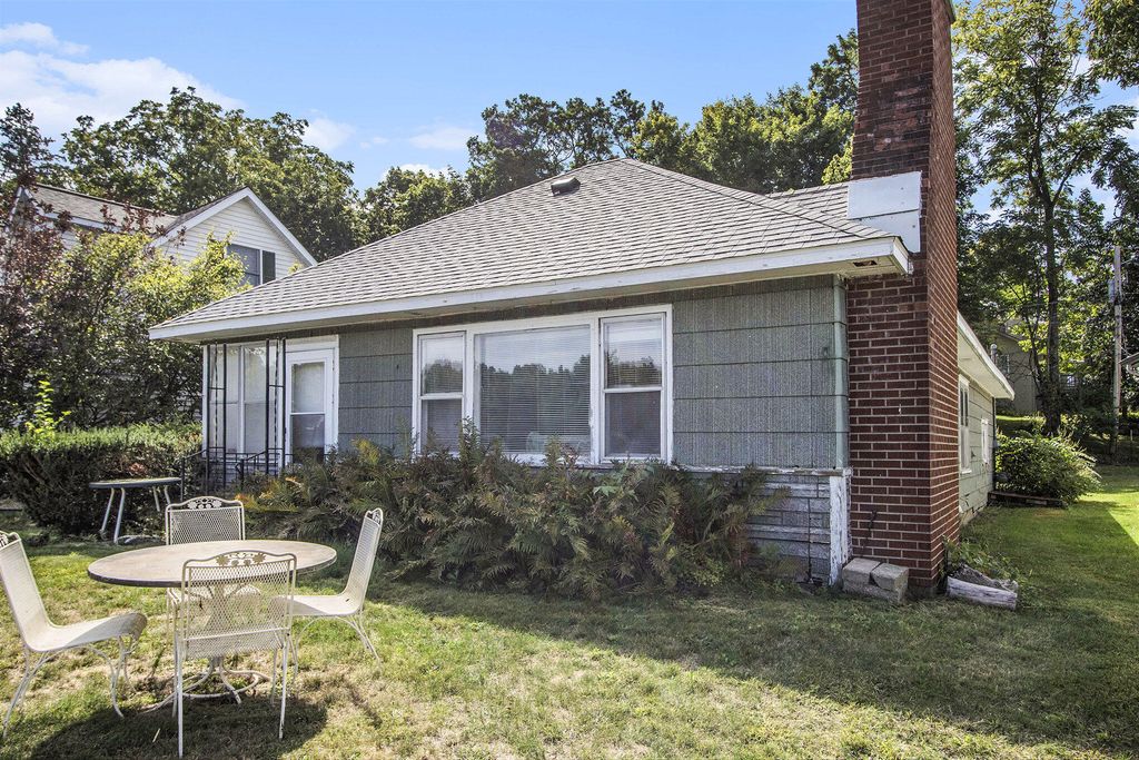 51361 Summit Street, Paw Paw Twp, MI 49079