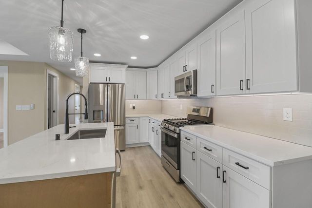 9200 66th AVENUE #125, Pleasant Prairie, WI 53158