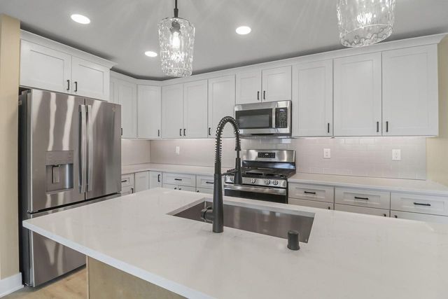 9200 66th AVENUE #125, Pleasant Prairie, WI 53158