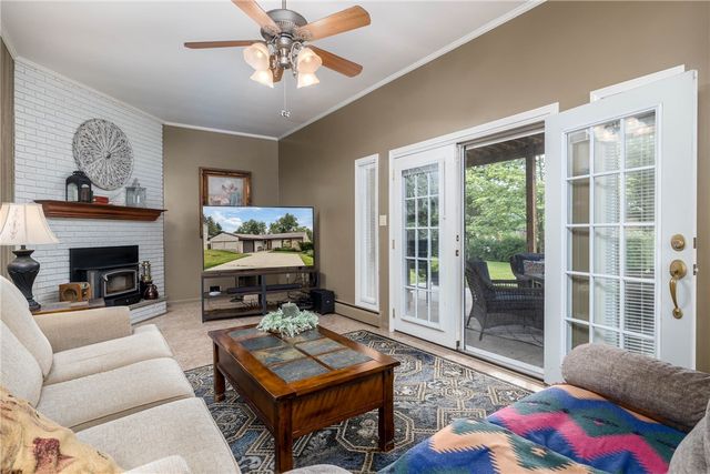 211 Tangelo Dr, Jefferson Hills, PA 15025