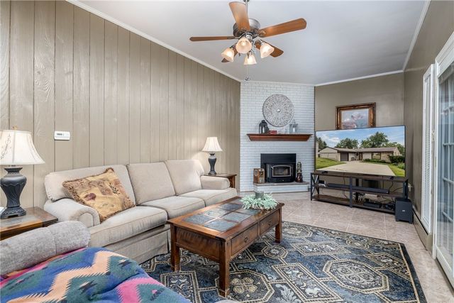 211 Tangelo Dr, Jefferson Hills, PA 15025