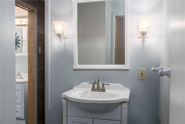 211 Tangelo Dr, Jefferson Hills, PA 15025
