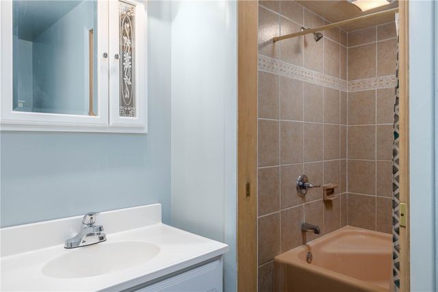 211 Tangelo Dr, Jefferson Hills, PA 15025
