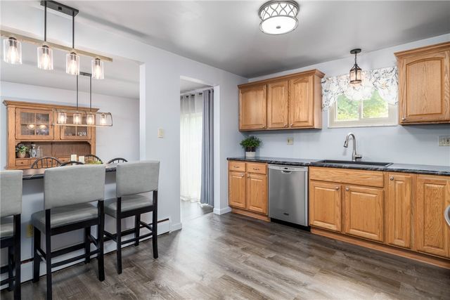 211 Tangelo Dr, Jefferson Hills, PA 15025