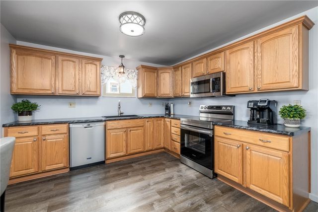 211 Tangelo Dr, Jefferson Hills, PA 15025