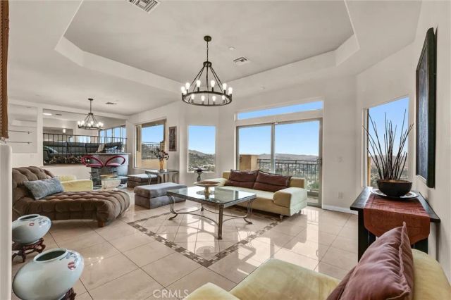 876 Harrington, Glendale, CA 91207