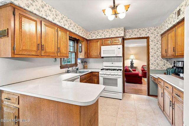 76 Tall Timber Road, Middletown, NJ 07748