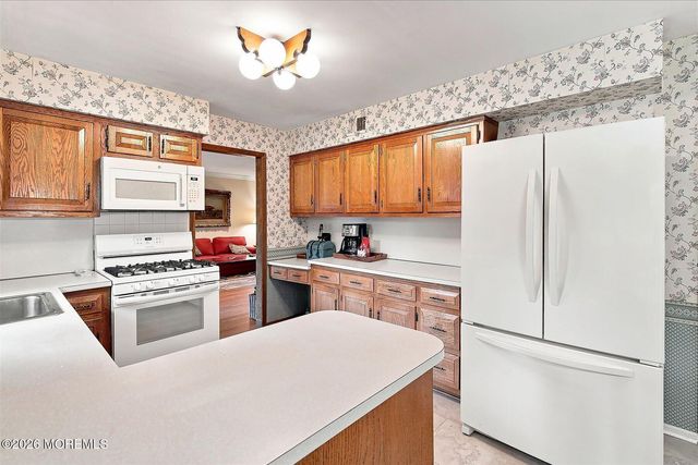 76 Tall Timber Road, Middletown, NJ 07748