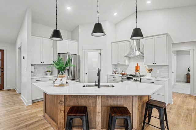 1615 Round Barn Drive, Hudsonville, MI 49426