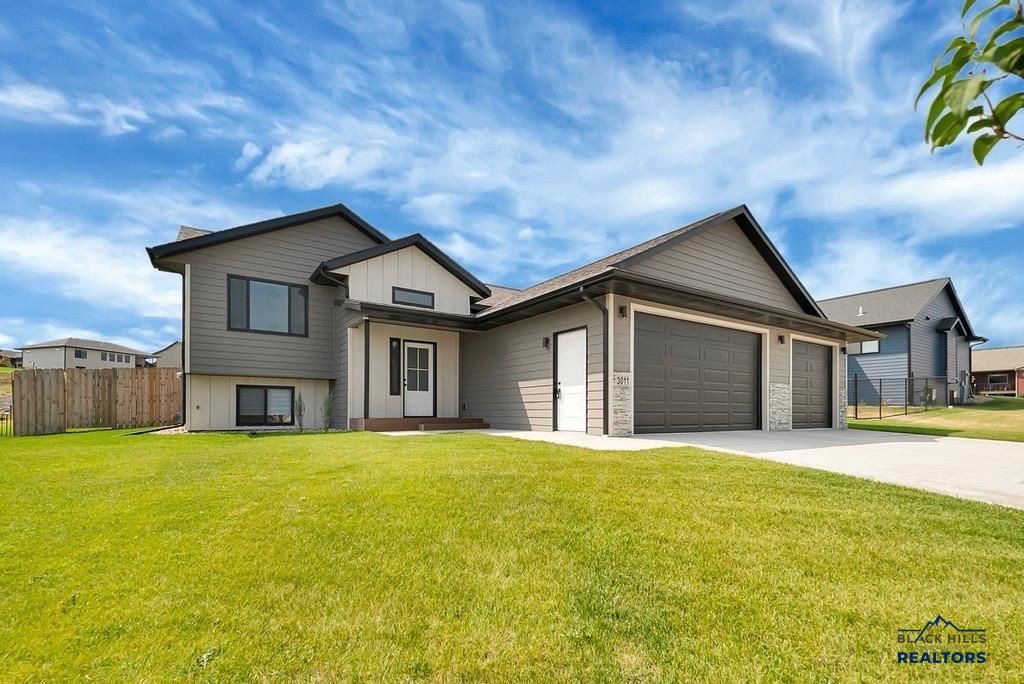 3011 ROMBAUER DR, Rapid City, SD 57703