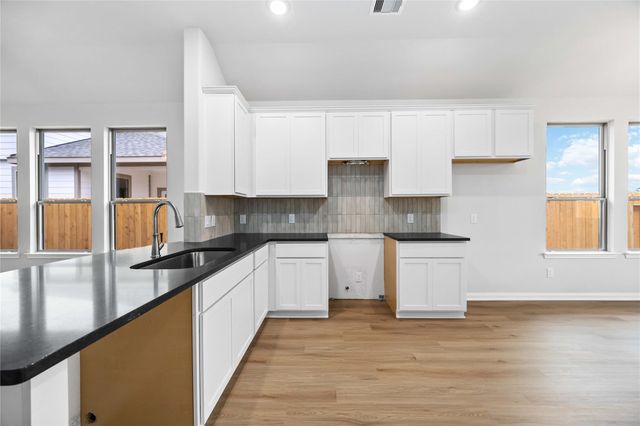 8015 Alamo Court, Beasley, TX 77417