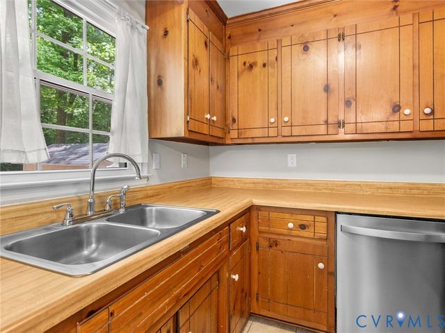 13601 Ramblewood Dr, Chester, VA 23836