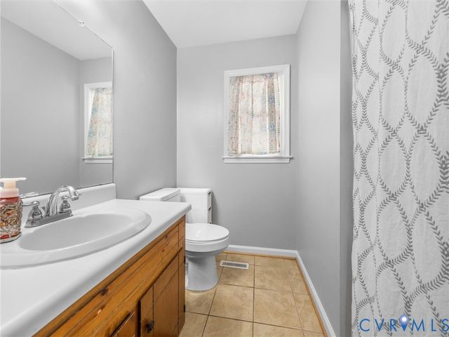 13601 Ramblewood Dr, Chester, VA 23836