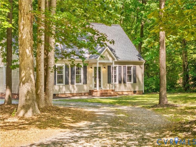 13601 Ramblewood Dr, Chester, VA 23836