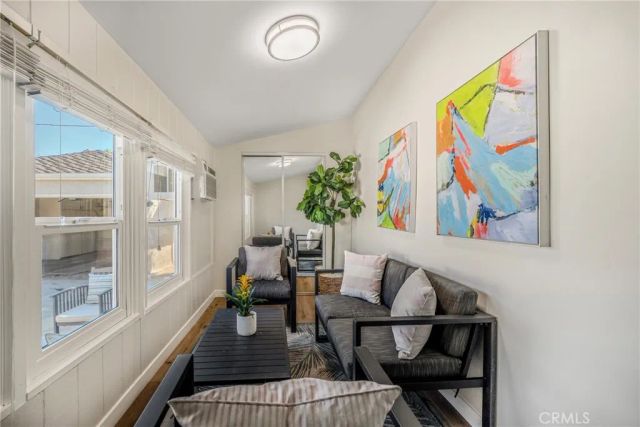 1123 Florence, Burbank, CA 91505
