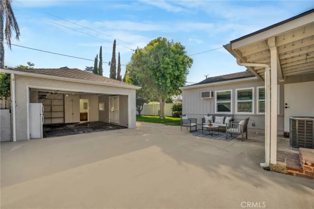 1123 Florence, Burbank, CA 91505