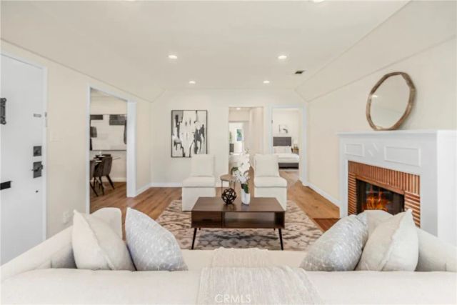 1123 Florence, Burbank, CA 91505