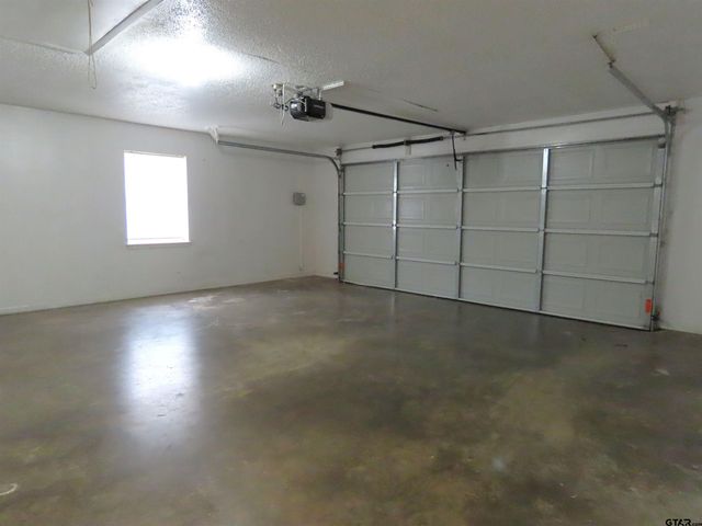 512 Top Hill Dr., Tyler, TX 75703