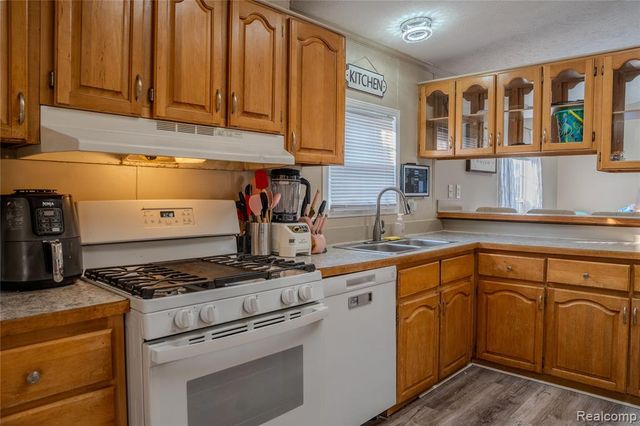 45954 Bonaventure Drive, Macomb, MI 48044