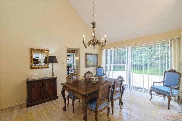 5 Hemlock Drive, East Hills, NY 11576