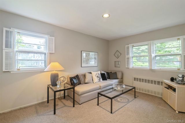 5 Hemlock Drive, East Hills, NY 11576