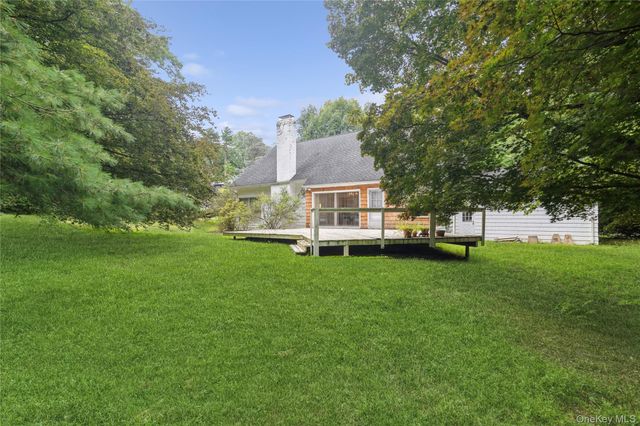 5 Hemlock Drive, East Hills, NY 11576
