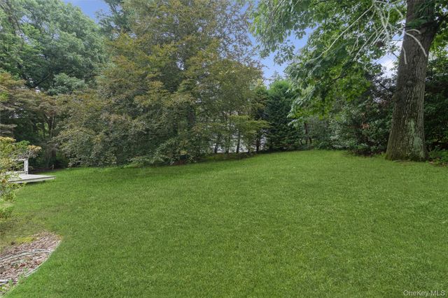 5 Hemlock Drive, East Hills, NY 11576