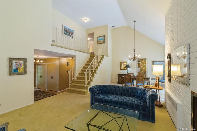 5 Hemlock Drive, East Hills, NY 11576