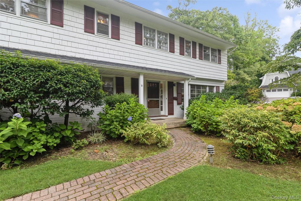 5 Hemlock Drive, East Hills, NY 11576 — photo 2