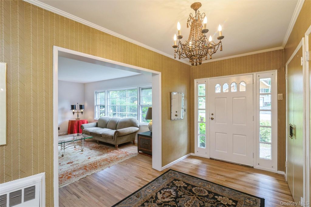 5 Hemlock Drive, East Hills, NY 11576 — photo 3